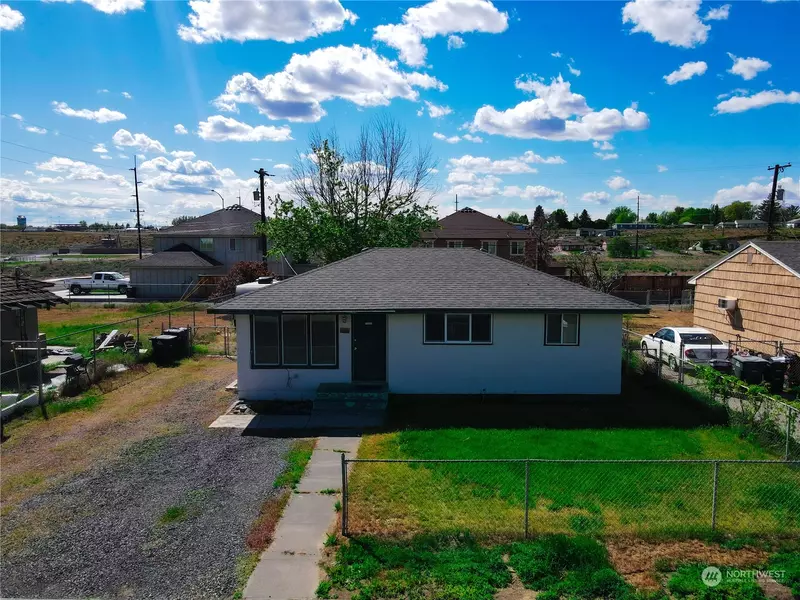 1308 N Buell Dr, Moses Lake, WA 98837