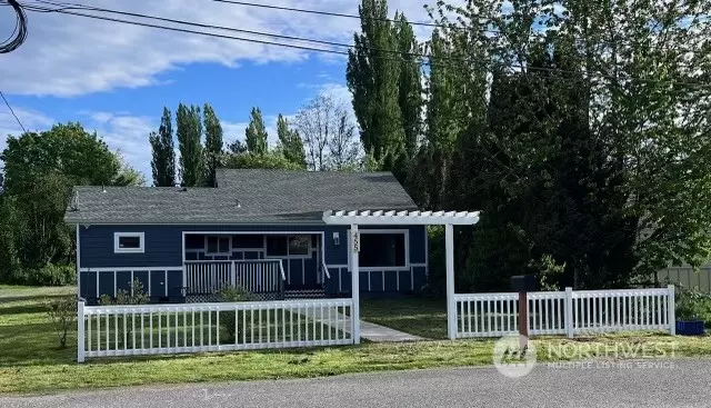 455 3rd ST, Sumas, WA 98295