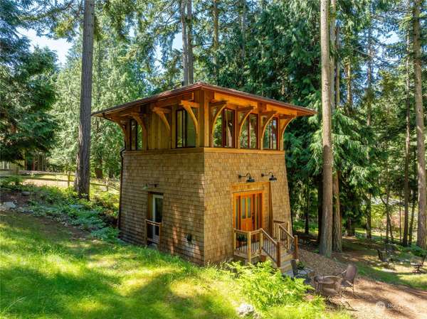 65 Dolphin LN, Lopez Island, WA 98261