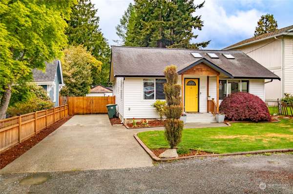 6727 Olympic DR, Everett, WA 98203