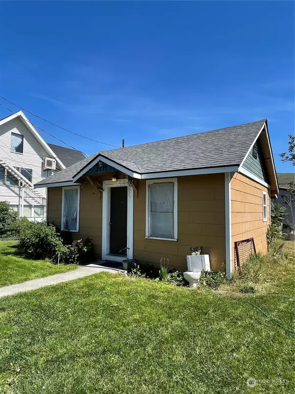 327 S 4th AVE S, Okanogan, WA 98840