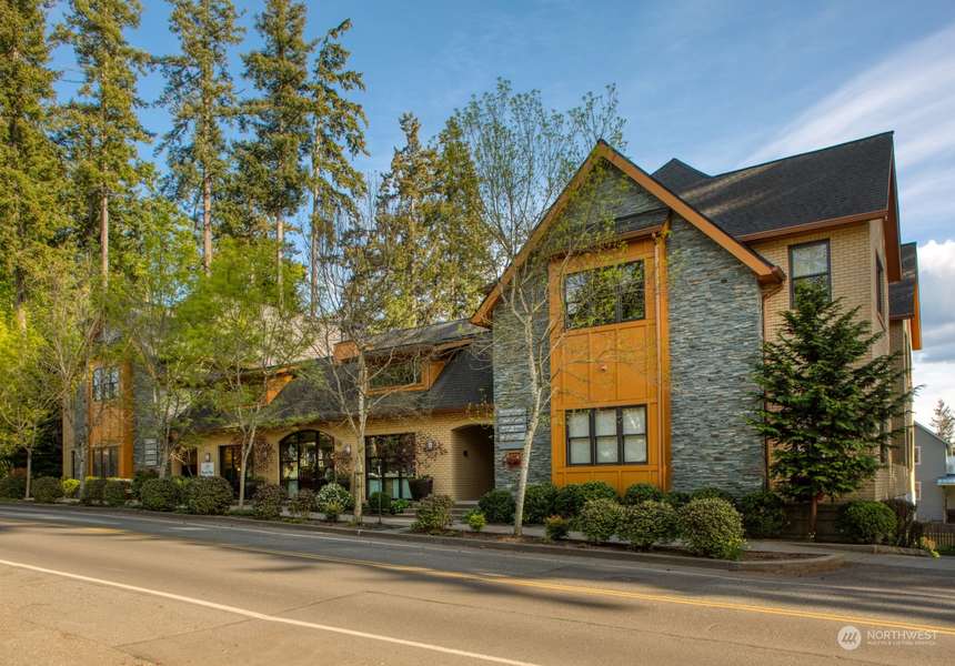 271 Wyatt WAY NE #100, Bainbridge Island, WA 98110