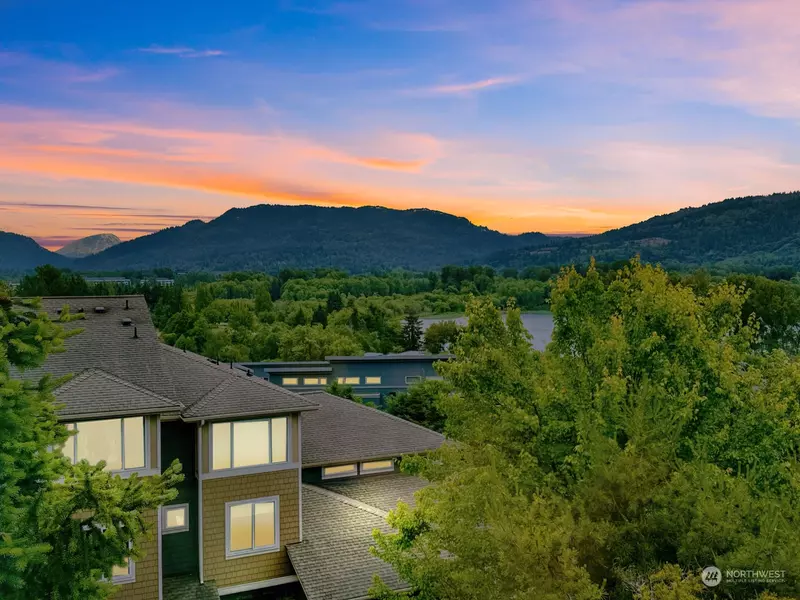 21289 SE 42nd PL, Issaquah, WA 98029