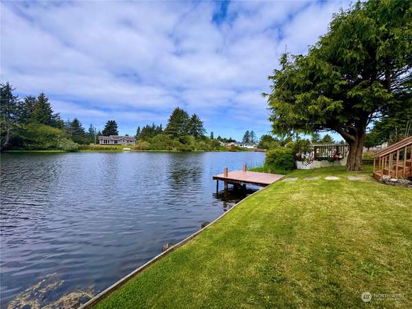 141 Canal DR NE, Ocean Shores, WA 98569