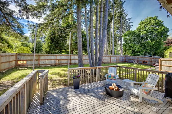 Bainbridge Island, WA 98110,905 Maplewood LN NE