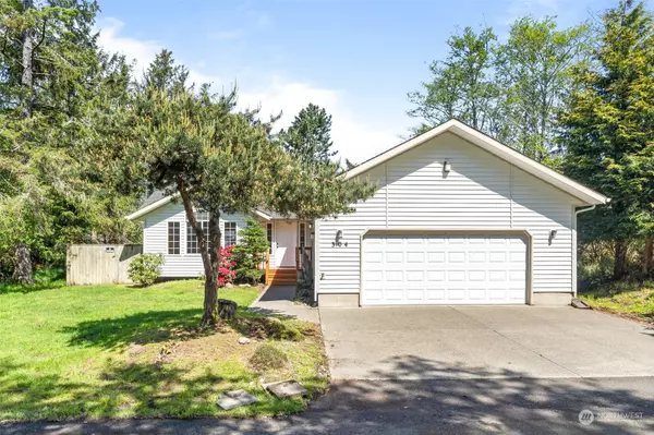 304 Captain Gray CIR SE, Ocean Shores, WA 98569