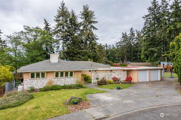 1385 SW Leschi DR, Oak Harbor, WA 98277