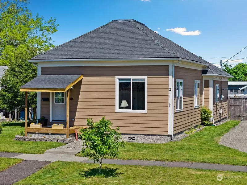 211 W 2nd ST, Centralia, WA 98531