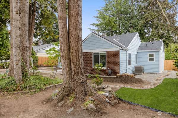 417 N 122nd ST, Seattle, WA 98133