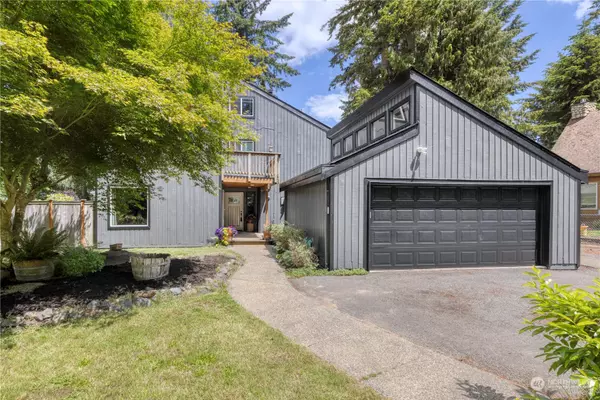 4721 W Tapps DR, Lake Tapps, WA 98391