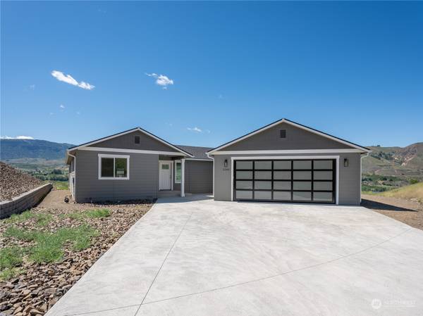 2348 S Skyline LN, East Wenatchee, WA 98802