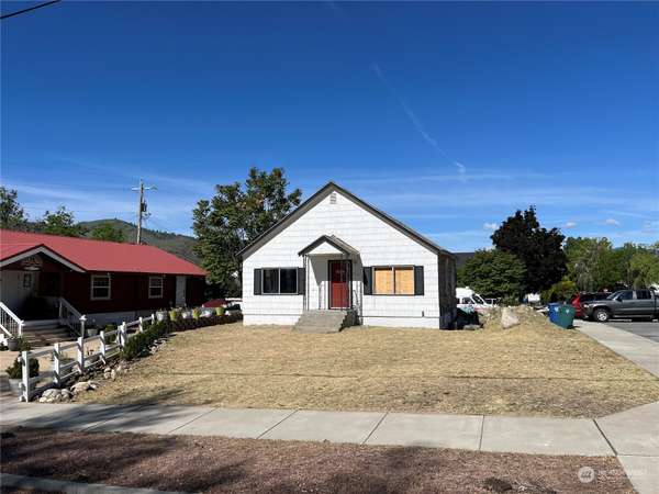 321 N Sanders ST, Chelan, WA 98816