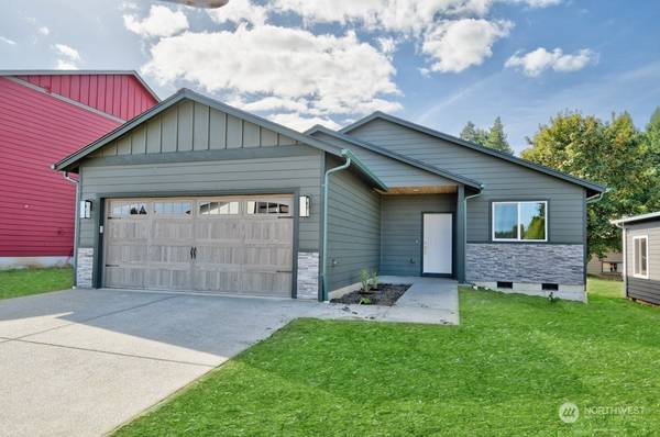 2118 Hawks View LN, Winlock, WA 98596