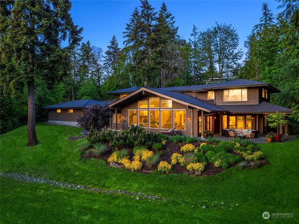 10244 NE Darden LN, Bainbridge Island, WA 98110