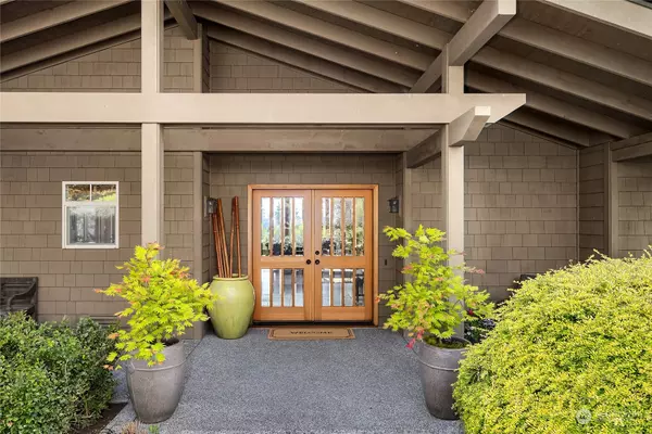 Bainbridge Island, WA 98110,10244 NE Darden LN