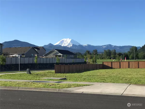 Enumclaw, WA 98022,613 Petersen DR E