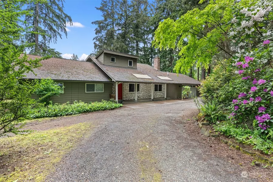 13945 Manzanita RD NE, Bainbridge Island, WA 98110