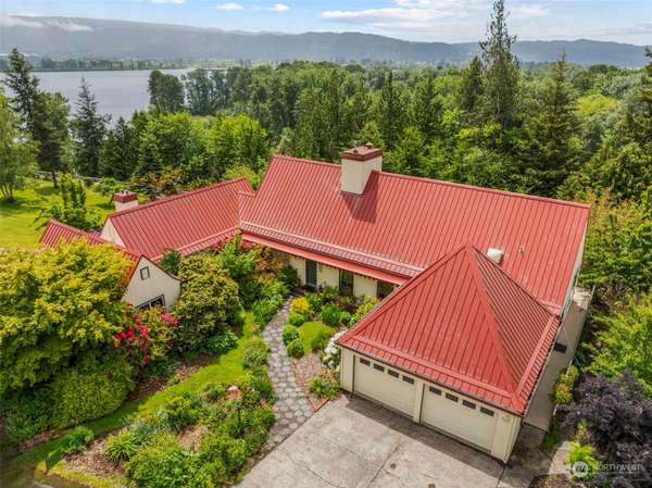 40 Messinger Hill DR, Cathlamet, WA 98612