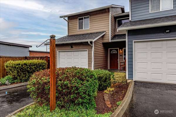 563 NE Kettle ST #D1, Oak Harbor, WA 98277