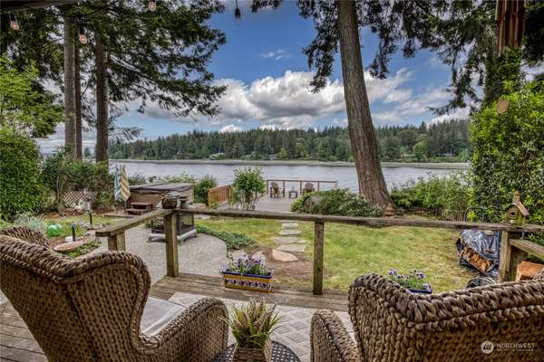 16952 Angeline Ave South NE, Suquamish, WA 98392