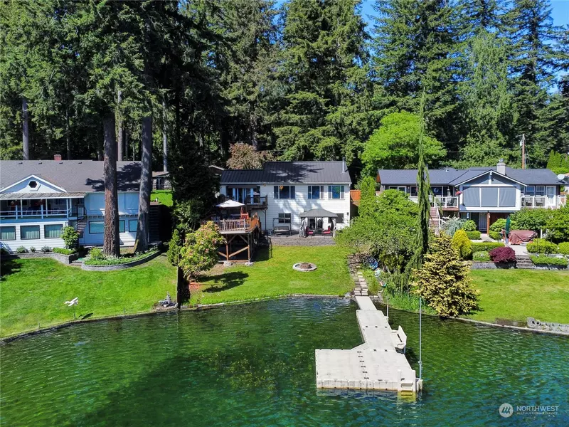 25424 Lake Wilderness PL SE, Maple Valley, WA 98038