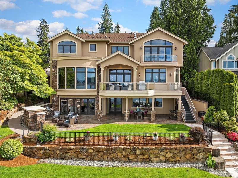 18744 SE 42nd ST, Issaquah, WA 98027