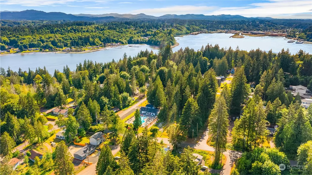 20 E View PL, Shelton, WA 98584