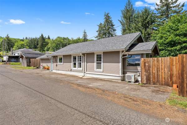 864 Mueller ST, Raymond, WA 98577