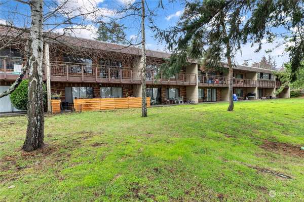 51 NW Columbia DR #105, Oak Harbor, WA 98277