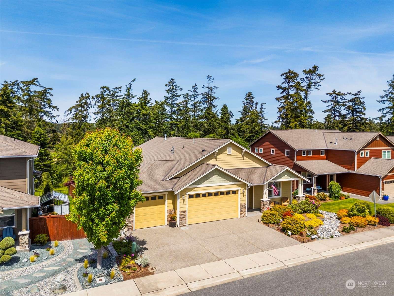 2980 SW Fairway Point DR, Oak Harbor, WA 98277