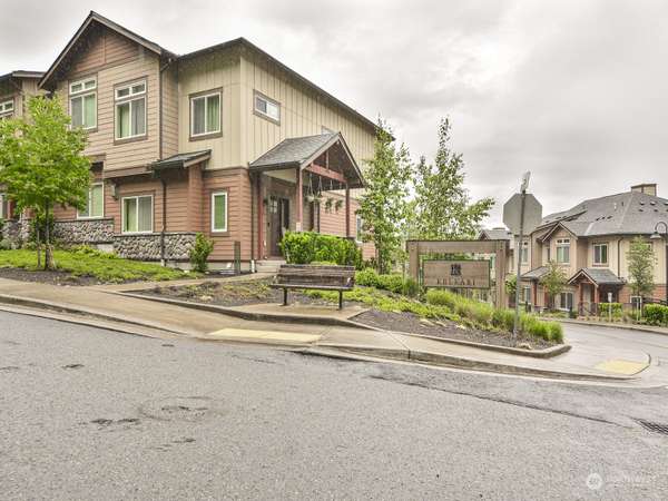 1000 Cabin Creek LN SW #C103, Issaquah, WA 98027