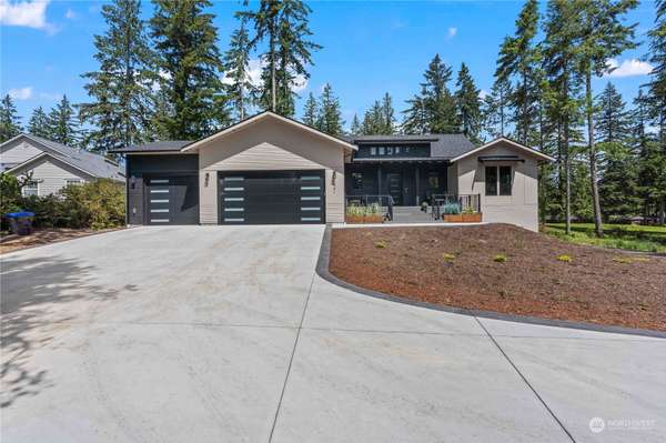 941 E Manzanita DR, Union, WA 98592