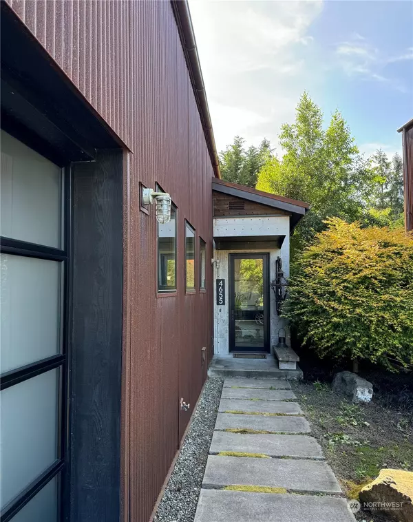 4655 Flying Goat AVE NE #I, Bainbridge Island, WA 98110