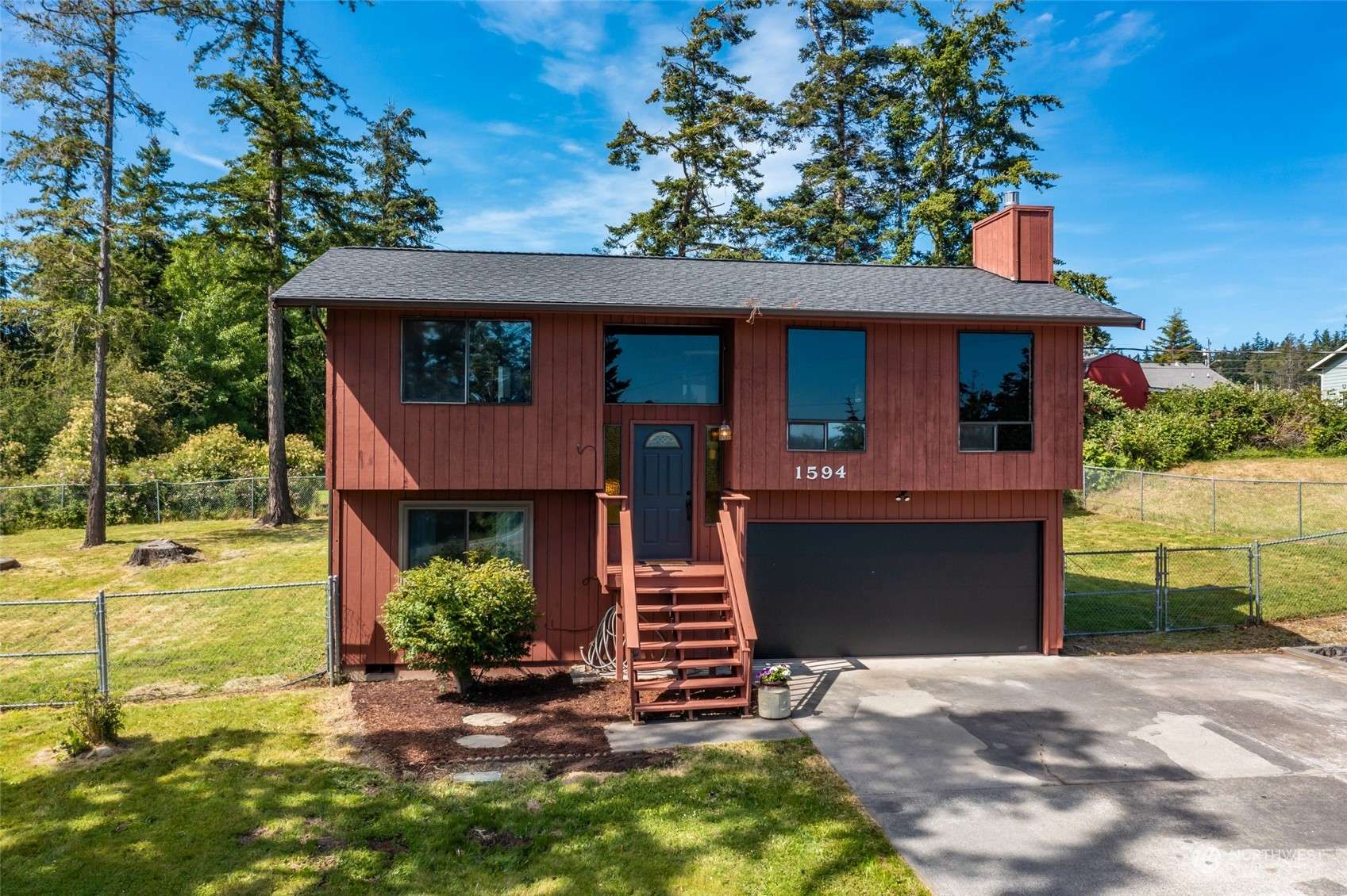 1594 Douglas ST, Oak Harbor, WA 98277