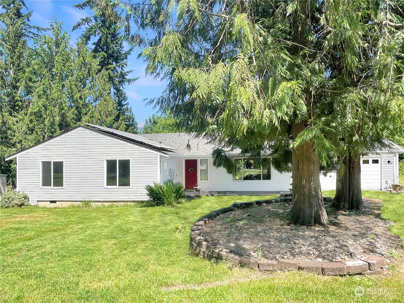 636 Studebaker RD, Castle Rock, WA 98611
