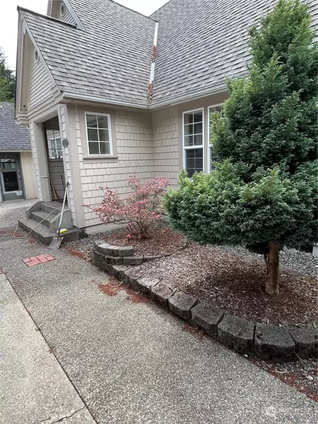 200 E Lake Forest DR, Allyn, WA 98524