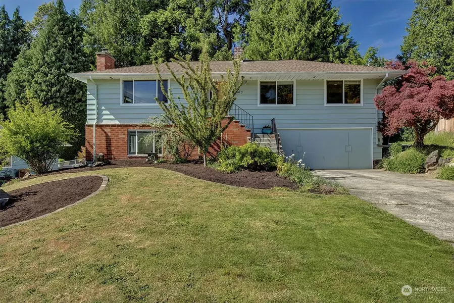 8907 228th ST SW, Edmonds, WA 98026