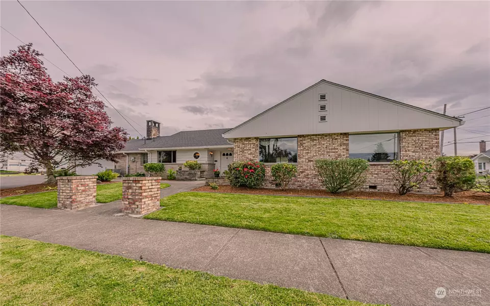 2044 Griffin AVE, Enumclaw, WA 98022