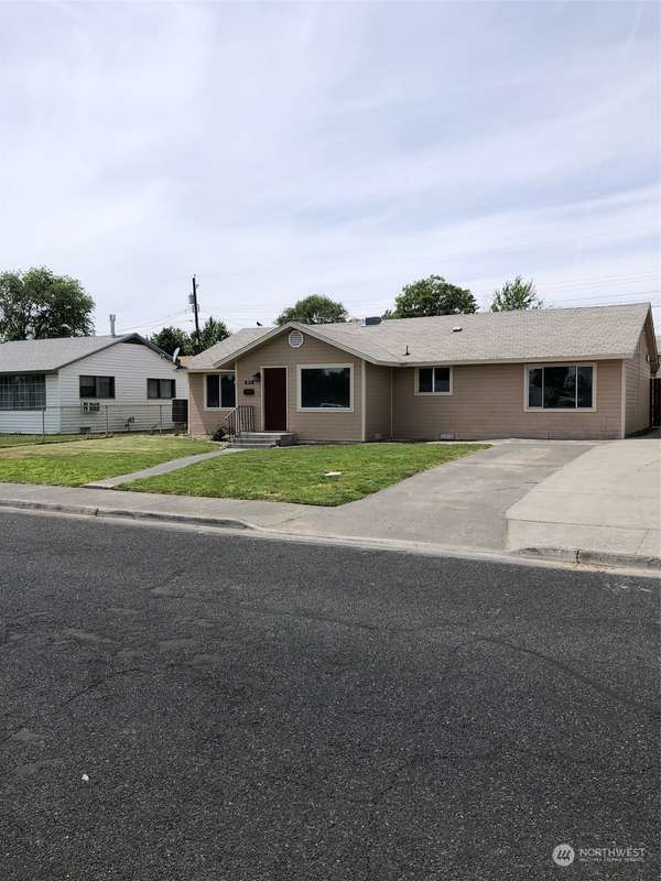 438 N Clark RD, Moses Lake, WA 98837