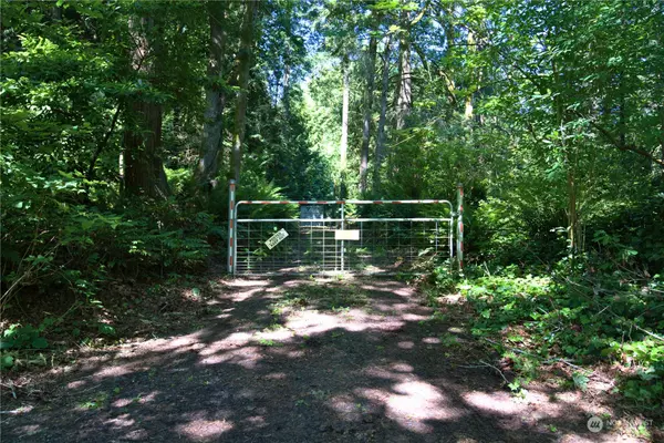19313 NE Harris AVE NE, Suquamish, WA 98392