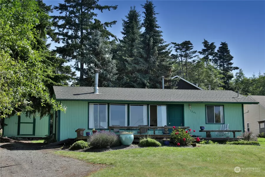 1241 Admirals DR, Coupeville, WA 98239