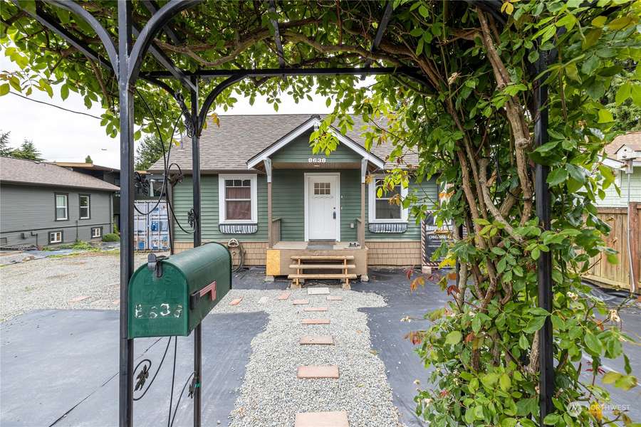 8638 9th AVE SW, Seattle, WA 98106