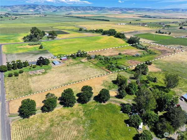 1181 Two Acre LN, Walla Walla, WA 99362