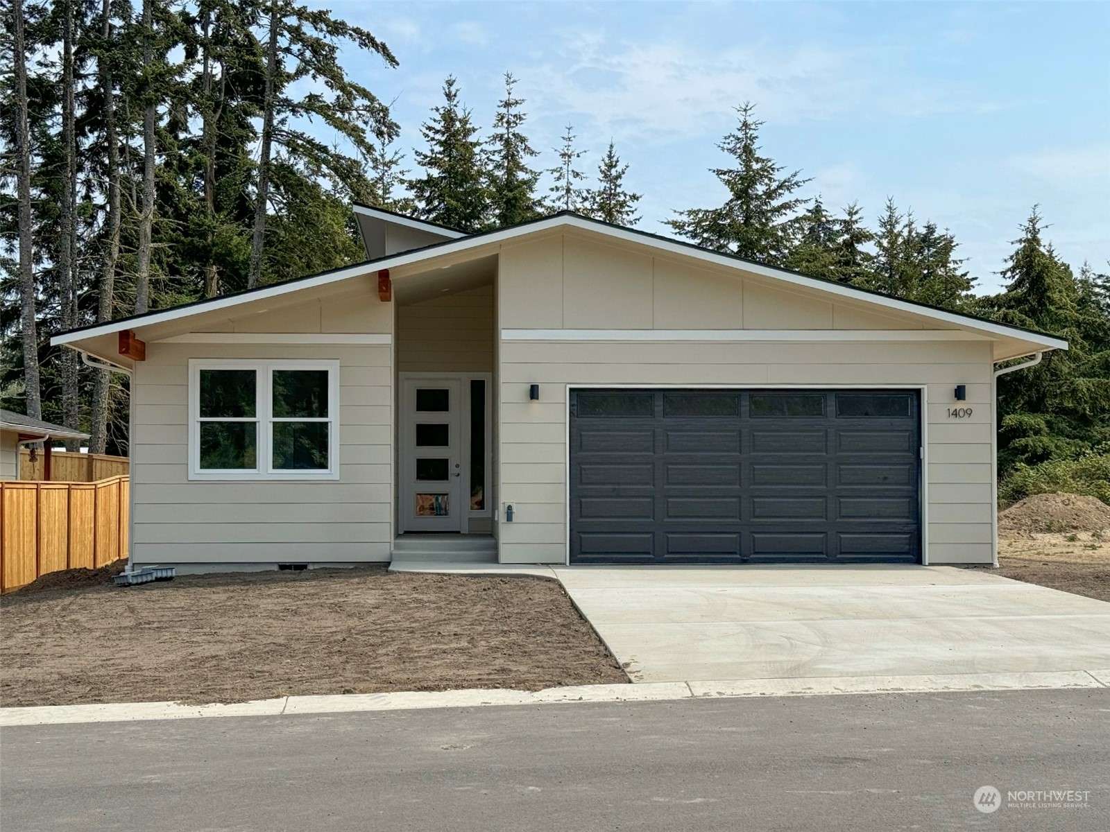 1409 Discovery LOOP, Port Angeles, WA 98363