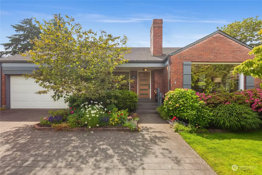 1937 Clise PL W, Seattle, WA 98199