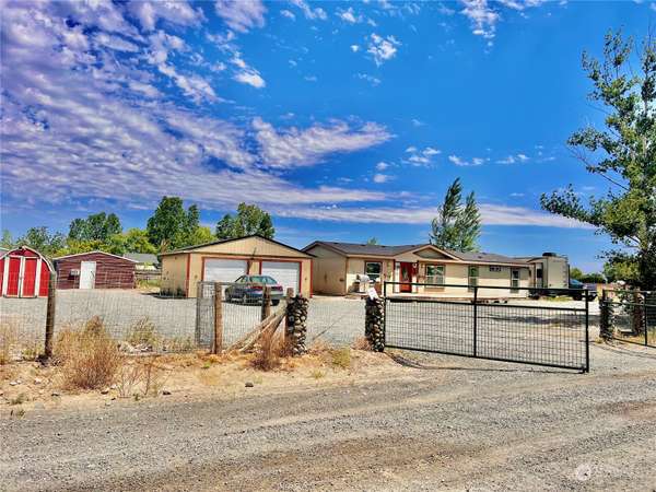 7595 NE Bouldercrest RD W,  Moses Lake,  WA 98837