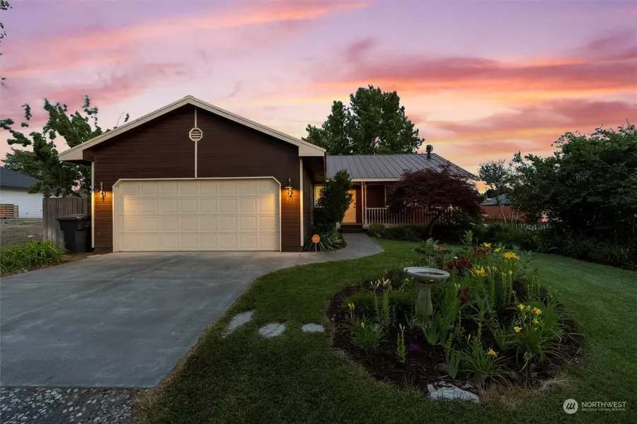 327 W 7th St, Warden, WA 98857