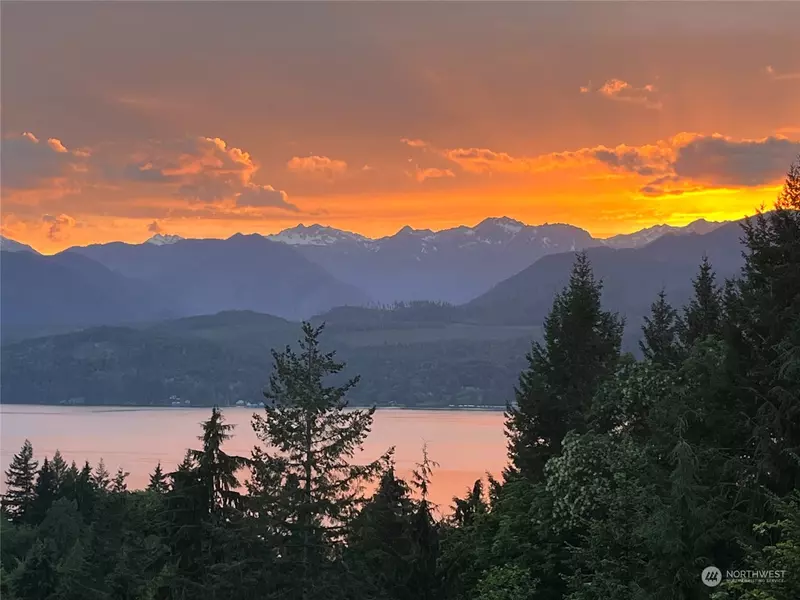 305 Dewatto RD W, Seabeck, WA 98380
