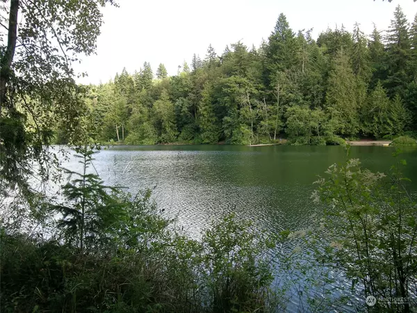 Bellingham, WA 98226,1687 Emerald Lake Rd