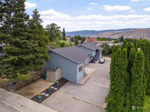 618 12th ST NE, East Wenatchee, WA 98802